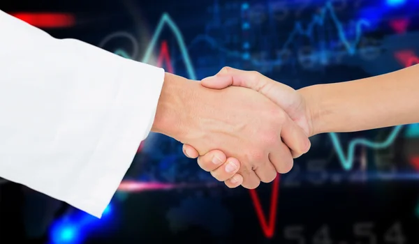 Doctor and patient shaking hands — Stock Photo, Image