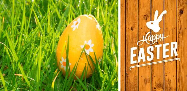 Frohe Ostern gegen Holzplanken — Stockfoto