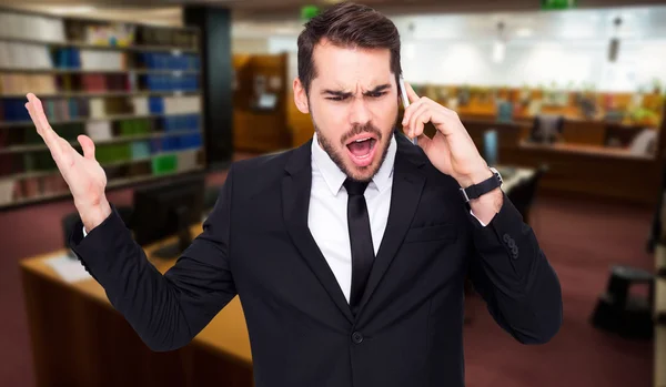 Geschäftsmann gestikuliert am Telefon — Stockfoto