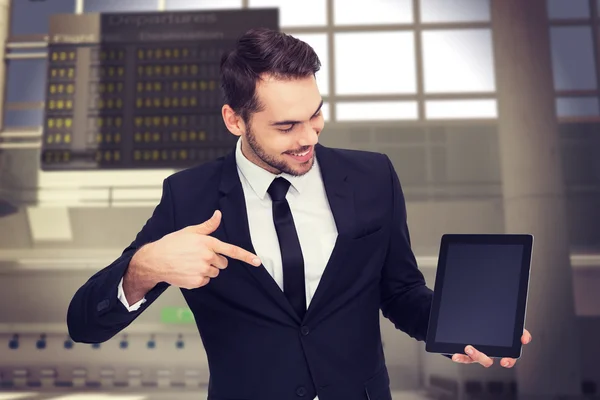 Empresário apontando com seu tablet — Fotografia de Stock