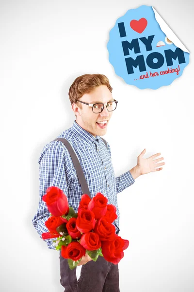 Σύνθετη εικόνα του geeky hipster κρατώντας ένα μάτσο τριαντάφυλλα — Φωτογραφία Αρχείου