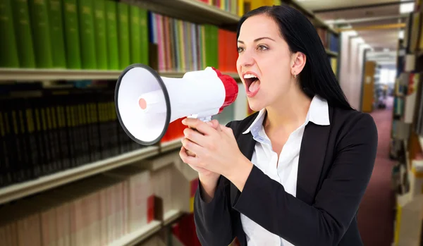 Femme d'affaires criant avec mégaphone — Photo