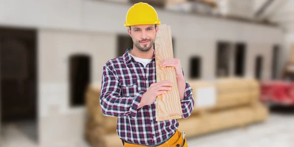 Handyman holding wood planks — Stock Photo, Image