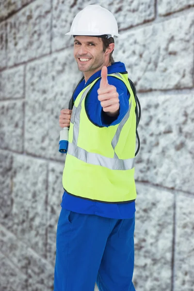 Glücklicher Mann zeigt Daumen hoch — Stockfoto