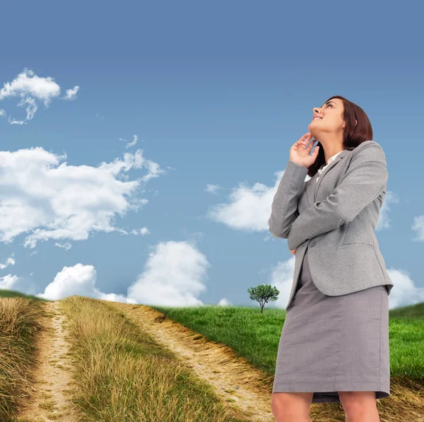 Imagen compuesta de la sonriente empresaria reflexiva — Foto de Stock