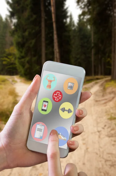 Компромиссное изображение смартфона в руке — стоковое фото