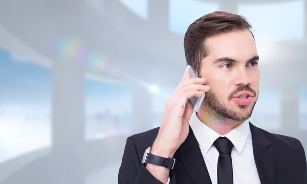 Uomo d'affari che parla al telefono — Foto Stock