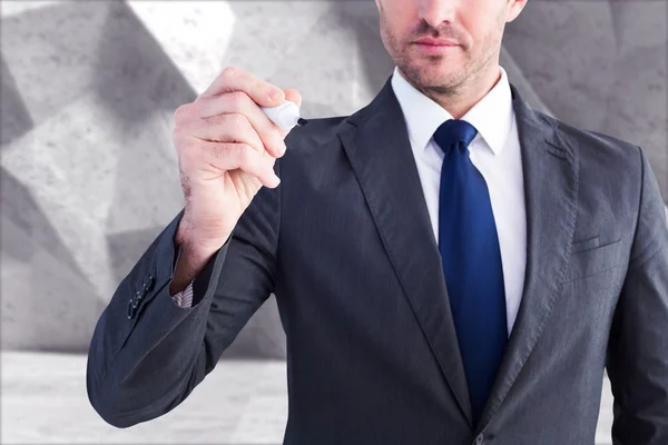 Hombre de negocios serio escribiendo con marcador — Foto de Stock