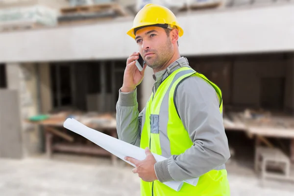 Architect talking on the phone — Stock Photo, Image