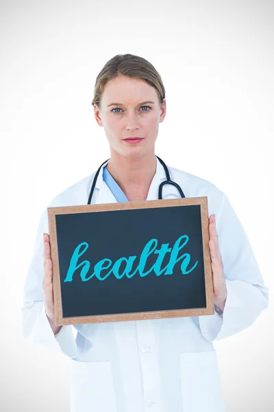 Gesundheit gegen Arzt mit Kreidetafel — Stockfoto