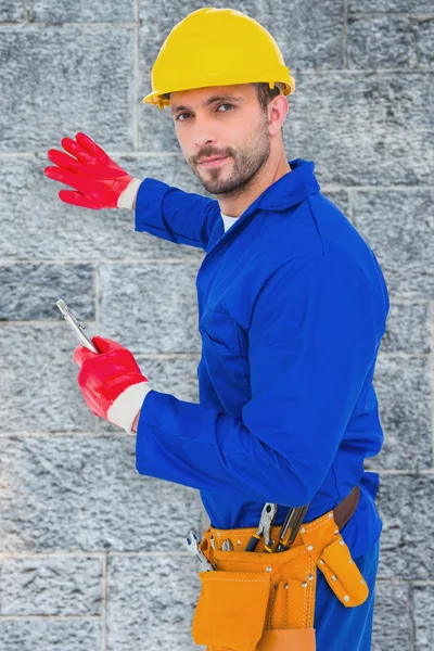 Handyman holding spanner — Stock Photo, Image