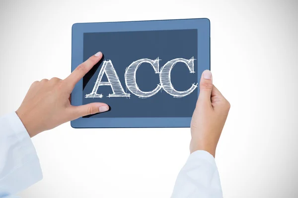 ACC proti lékař pomocí počítače tablet pc — Stock fotografie