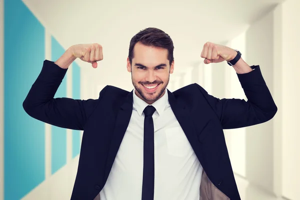 Happy affärsman i kostym jublar — Stockfoto