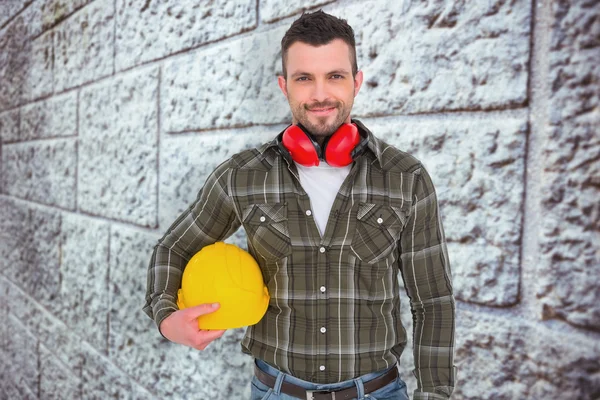 Heimwerker mit Ohrenschützer und Helm — Stockfoto