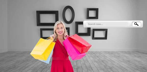 Blonde bedrijf shopping tassen — Stockfoto