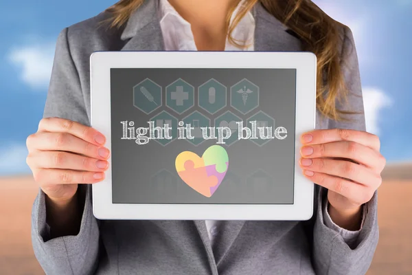 Lys det blått mot medicinsk gränssnittet i blått och vitt — Stockfoto