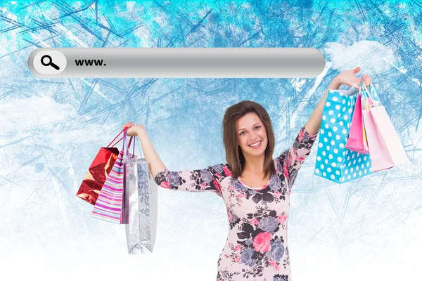 Donna in piedi con shopping bag — Foto Stock