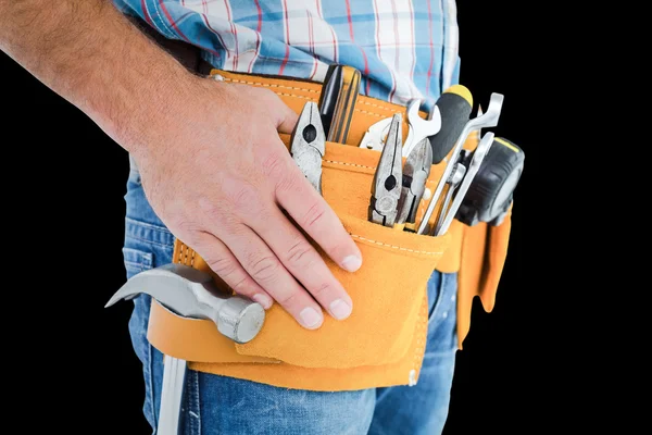 Handyman indossando cintura utensile — Foto Stock