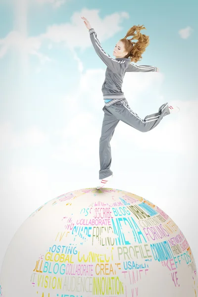 Image composite de la vue latérale pleine longueur d'un jeune blond sportif — Photo