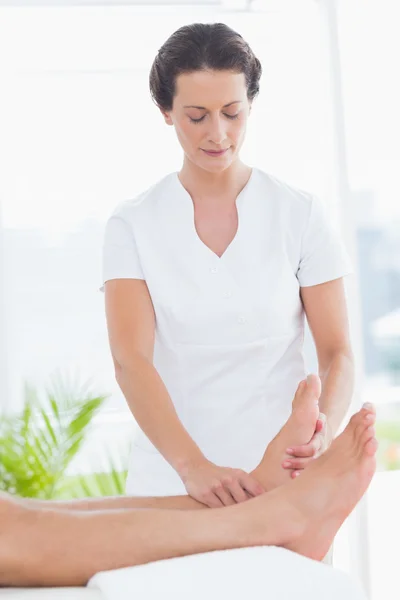 Physiotherapist doing foot massage — Stock Photo, Image