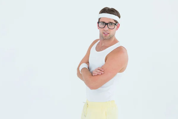 Geeky Hipster posiert in Sportbekleidung — Stockfoto