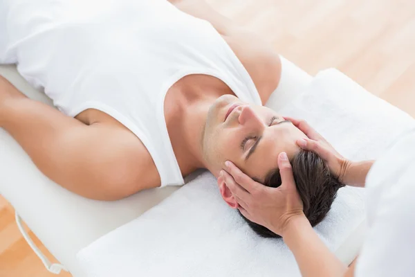 Man receiving head massage — Stock Photo, Image