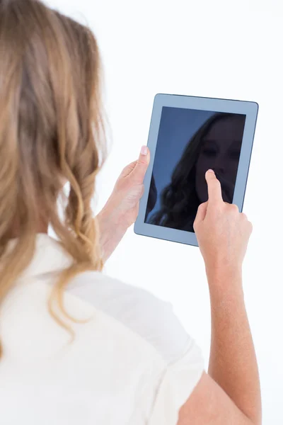 Vrouw met tablet pc — Stockfoto