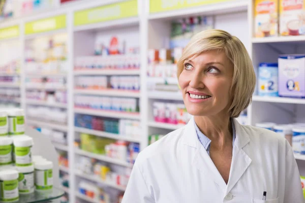 Pharmacist looking up — Stock Photo, Image