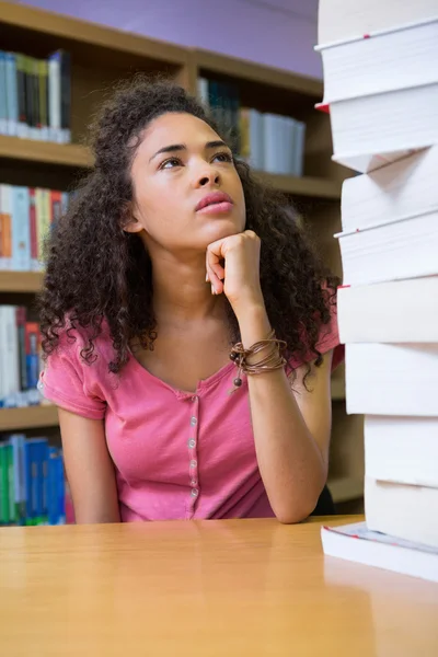 Pretty student studying in the library — Stock Photo, Image