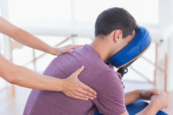 Man having back massage — Stock Photo, Image