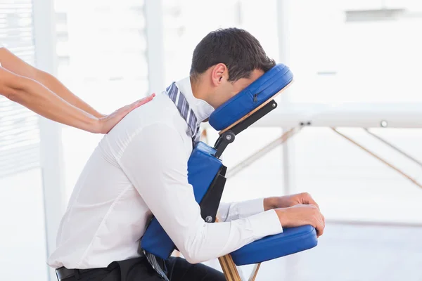 Businessman having back massage — Stock Photo, Image