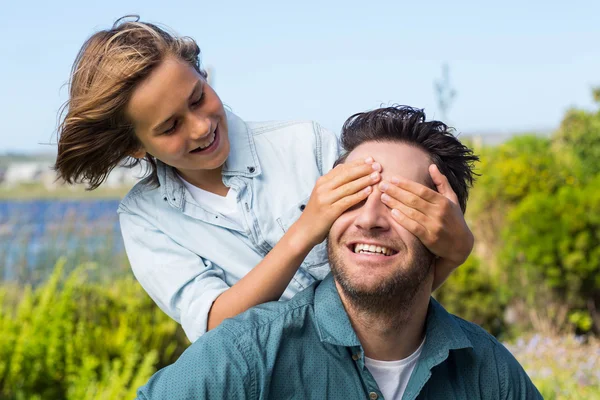 Vader en zoon hebben plezier — Stockfoto