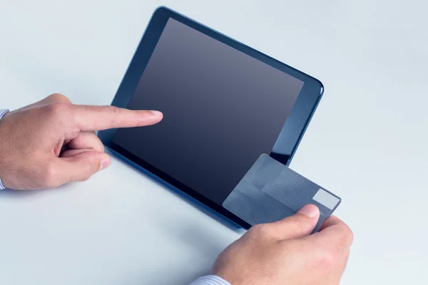 Man using tablet for online shopping — Stock Photo, Image