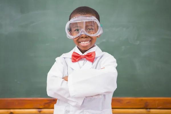 Chemistry pupil smiling at camera with arms crossed — Stock Photo, Image