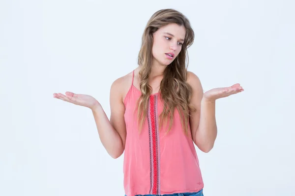 Unsichere gestikulierende Frau kennt kein Zeichen — Stockfoto