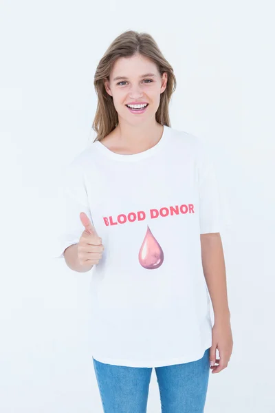 Donatore di sangue che mostra i pollici in su — Foto Stock