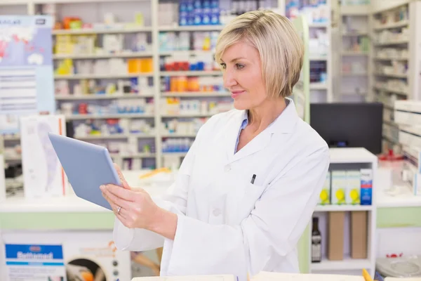 Pharmacist using tablet pc — Stock Photo, Image
