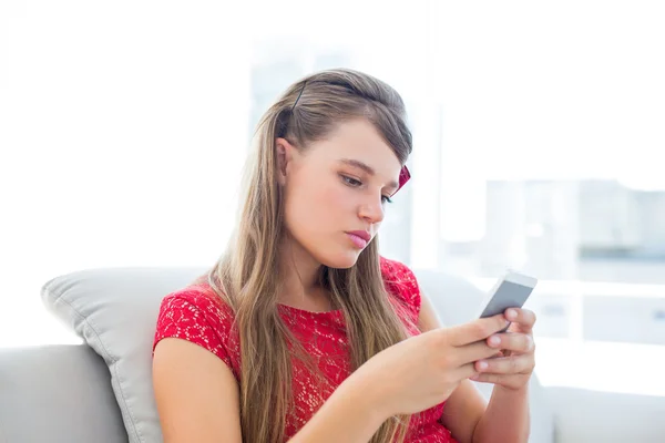 Pretty hipster using her smartphone — Stock Photo, Image