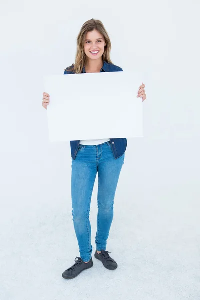 Kadın holding poster — Stok fotoğraf