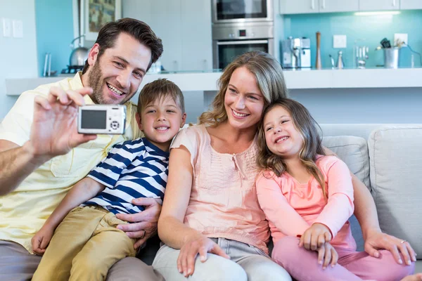 Happy family taking selfie on couch — Stock Photo, Image