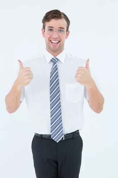 Happy nördiga affärsman med tummen upp — Stockfoto