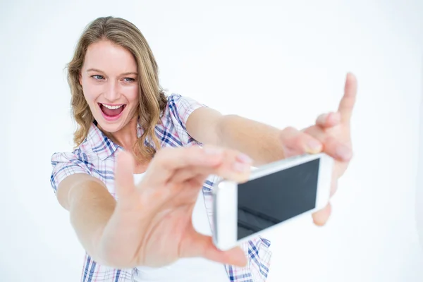 Hipster taking selfie with smartphone — Stock Photo, Image