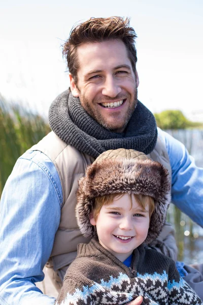 Happy casual father and son at a lake — Stock Photo, Image