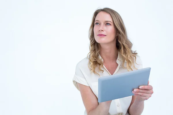 Kvinna som använder tablettdator — Stockfoto