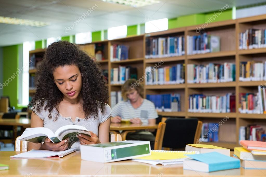 Учащиеся студенты. Библиотека студент вечер. Картины студентов в библиотеке. Студенты в вузе. Библиотека в живописи.