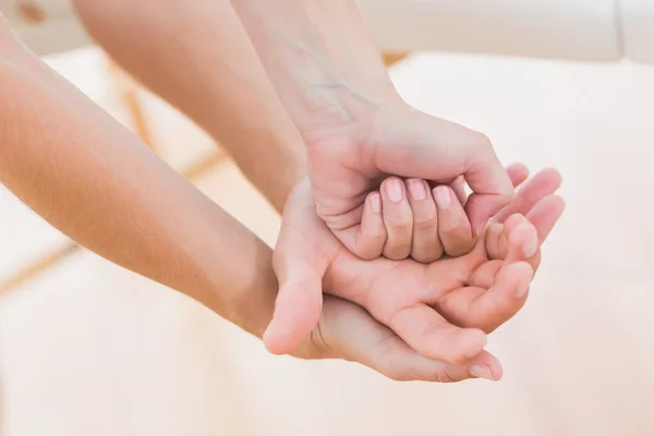 Physiotherapist doing hand massage — Stock Photo, Image