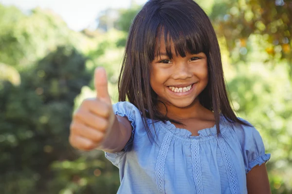 Cute little girl in the park — Stock Photo, Image