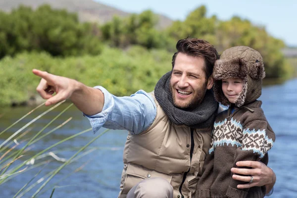 Happy casual father and son at a lake — Stock Photo, Image