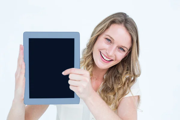 Mujer mostrando tableta pc — Foto de Stock