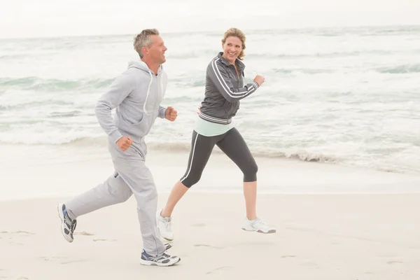 Ajuste casal jogging juntos — Fotografia de Stock